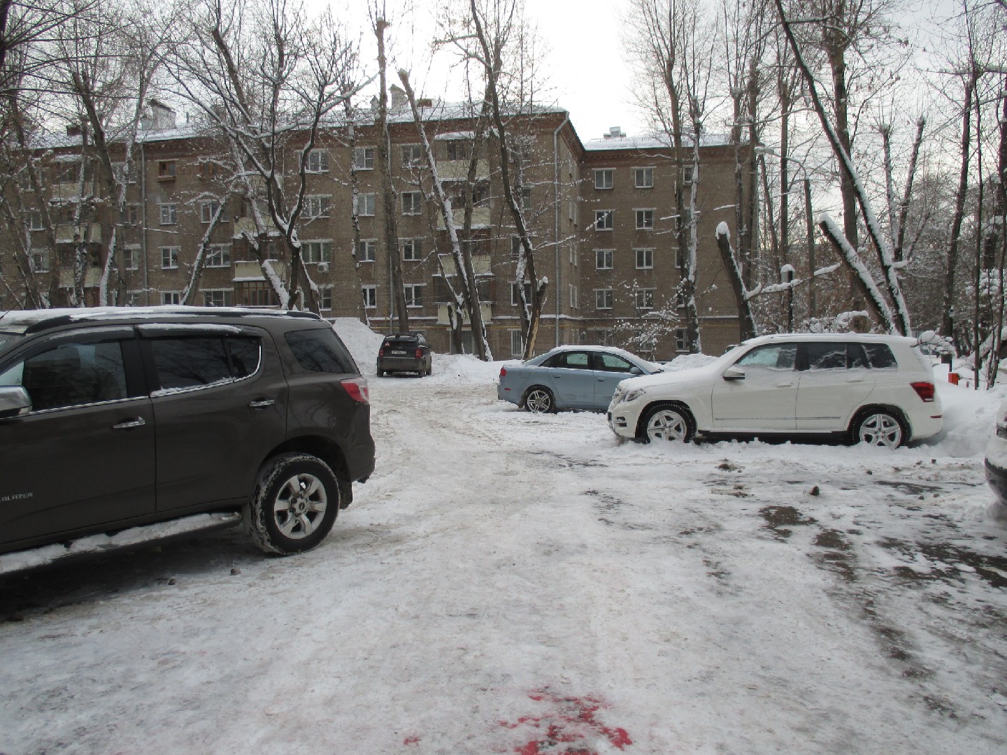 г. Москва, ул. Солнечногорская, д. 14, к. 1-придомовая территория