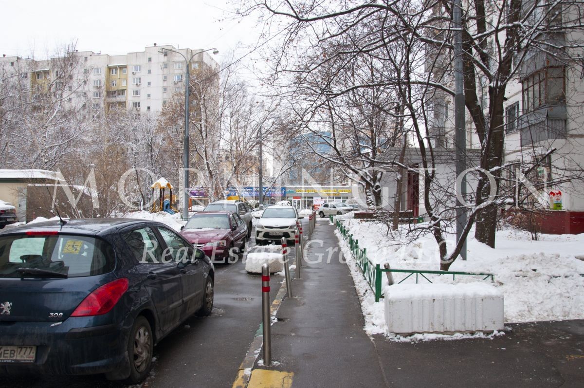 г. Москва, ул. Спасская Б., д. 27-придомовая территория