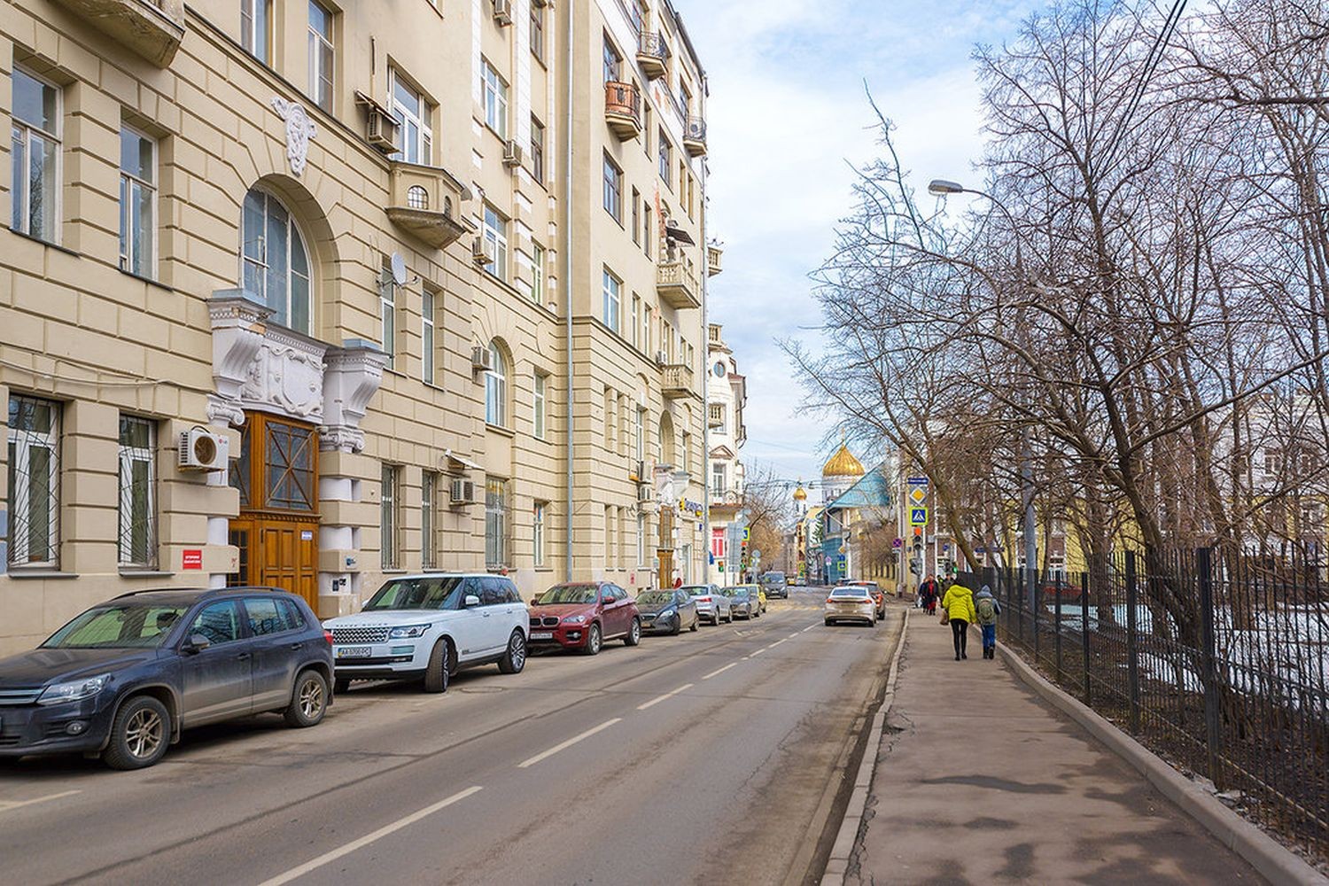 г. Москва, пер. Староконюшенный, д. 5/14-придомовая территория