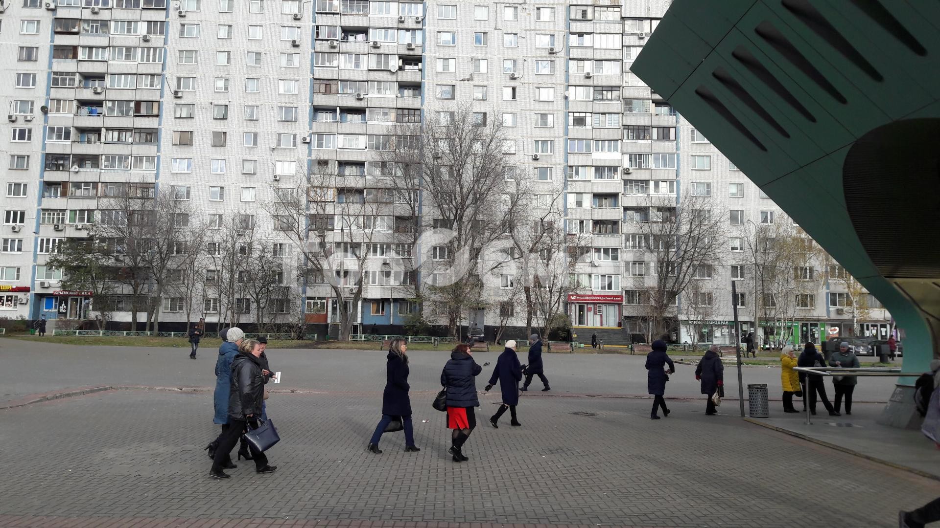 г. Москва, б-р. Строгинский, д. 7, к. 1-придомовая территория