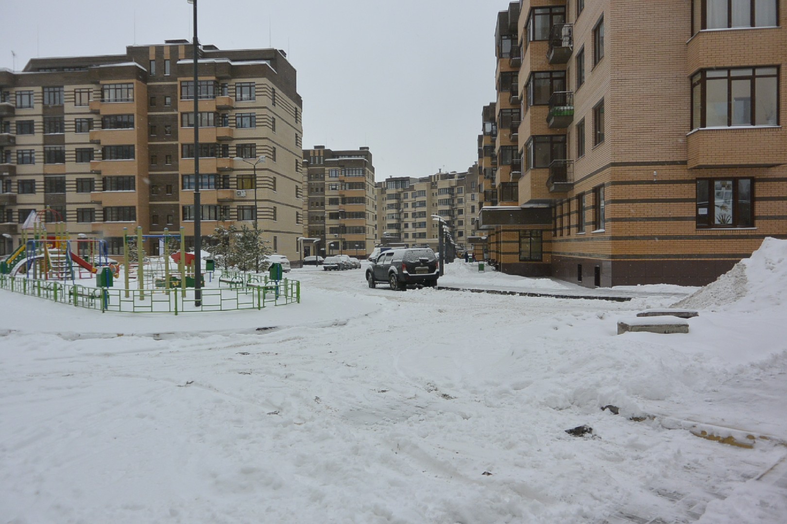 г. Москва, г. Троицк, ул. Солнечная, д. 9-придомовая территория