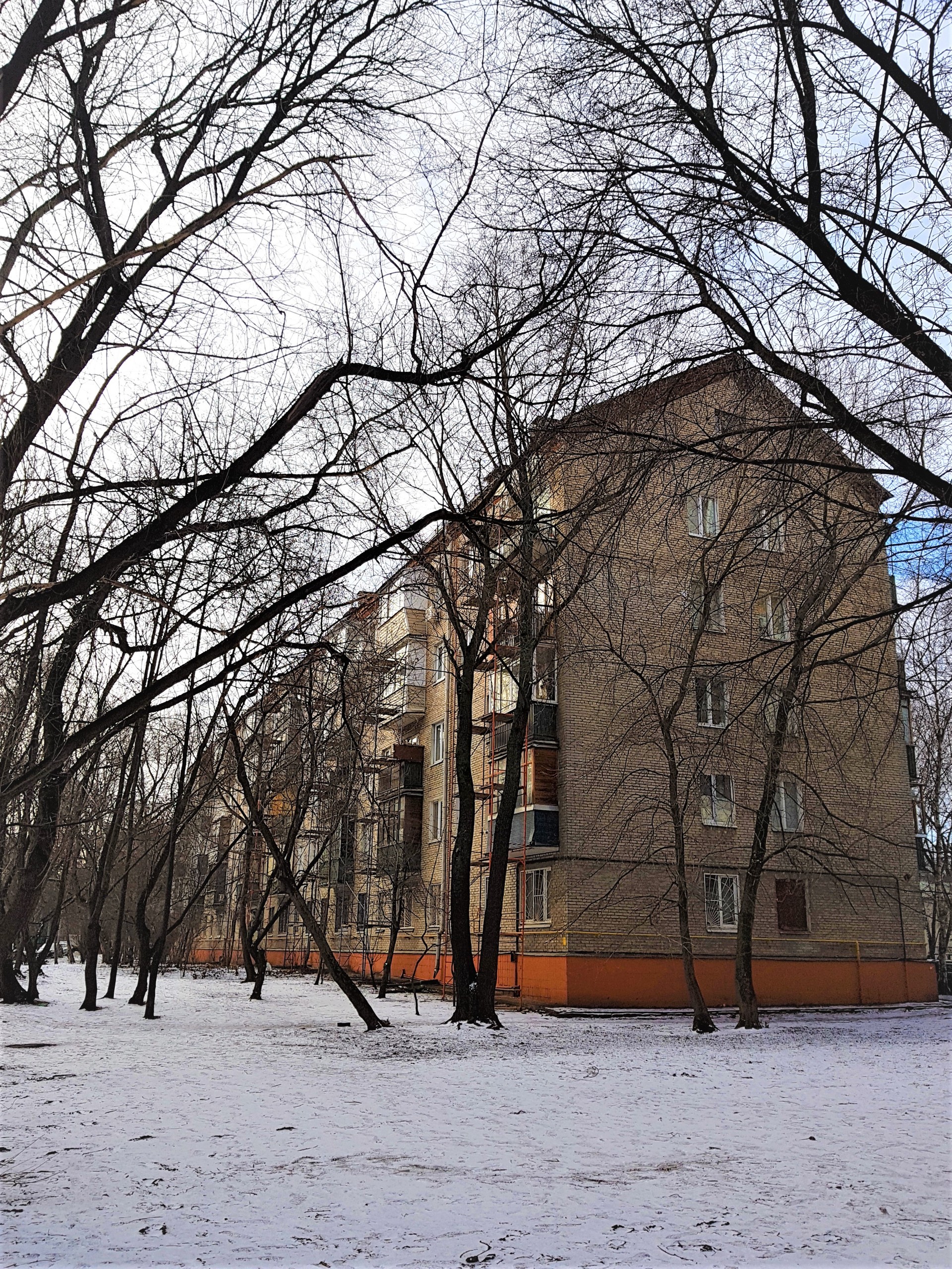 г. Москва, ул. Фортунатовская, д. 19-фасад здания