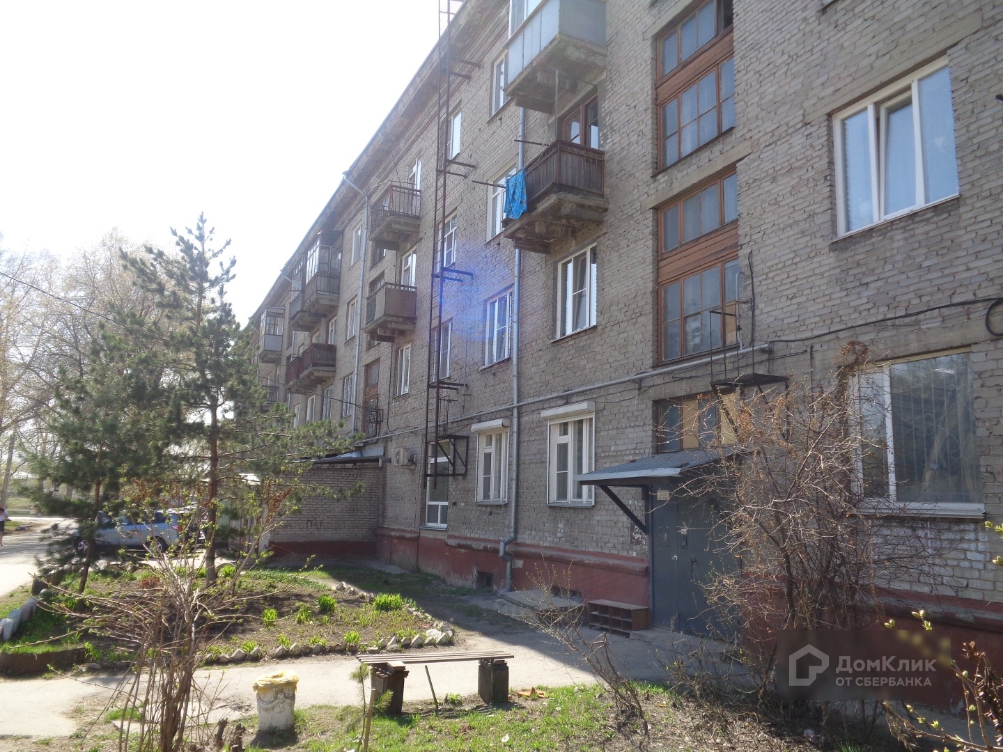 край. Алтайский, г. Барнаул, пр-кт. Калинина, д. 22-фасад здания