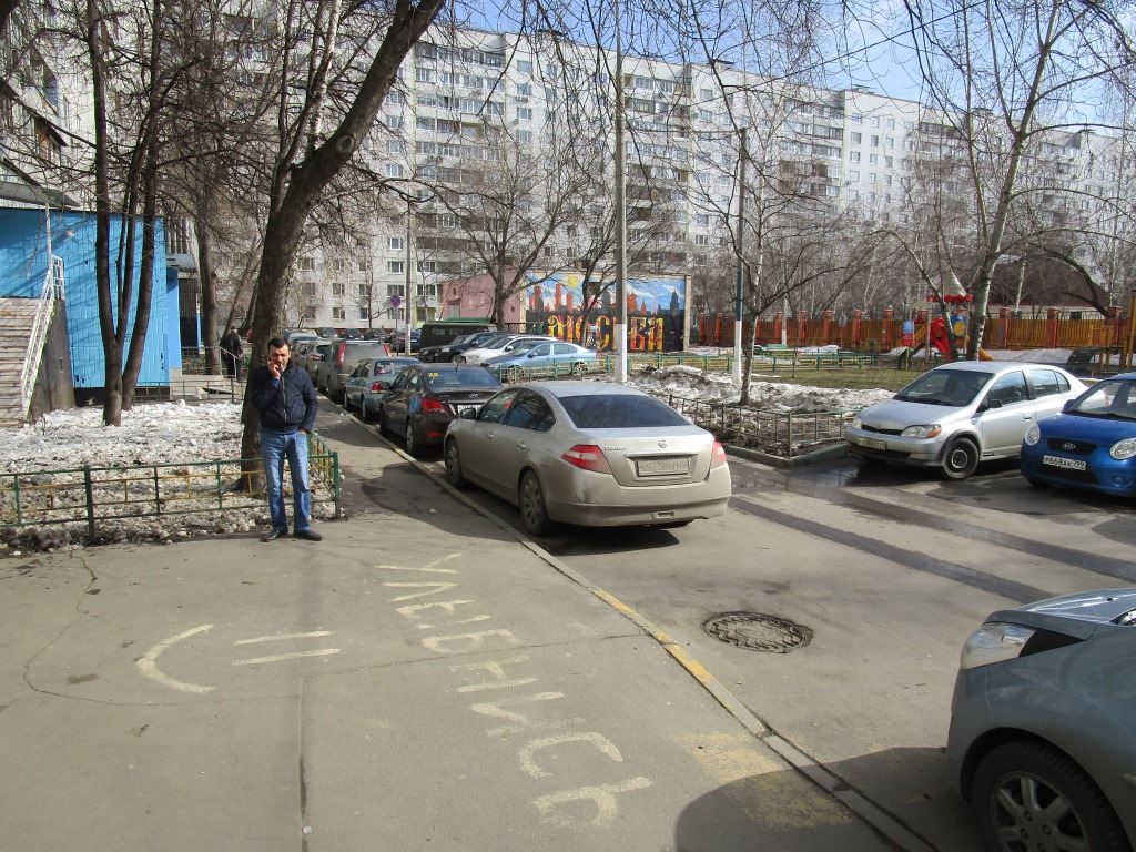 г. Москва, ул. Хачатуряна, д. 20-придомовая территория