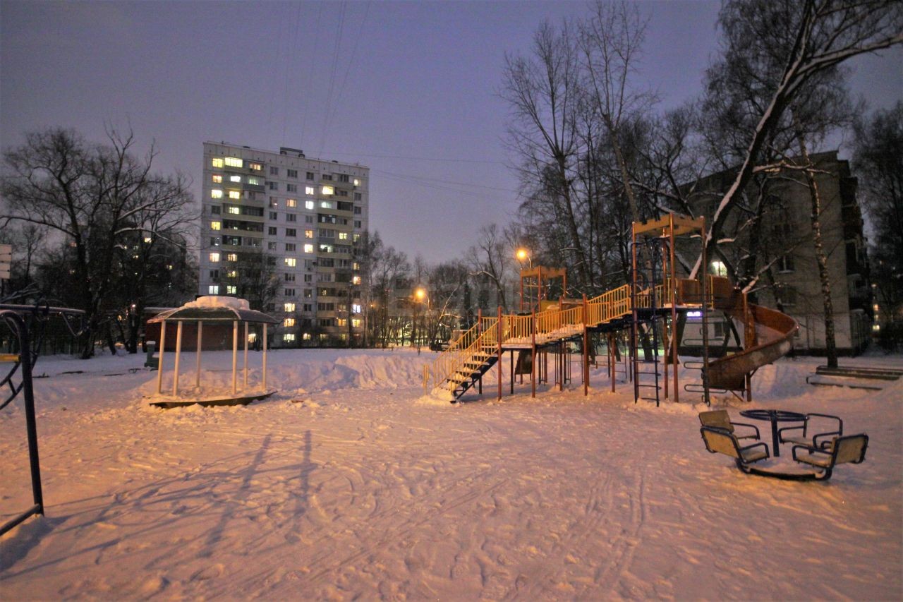 г. Москва, ул. Хлобыстова, д. 10, к. 1-придомовая территория