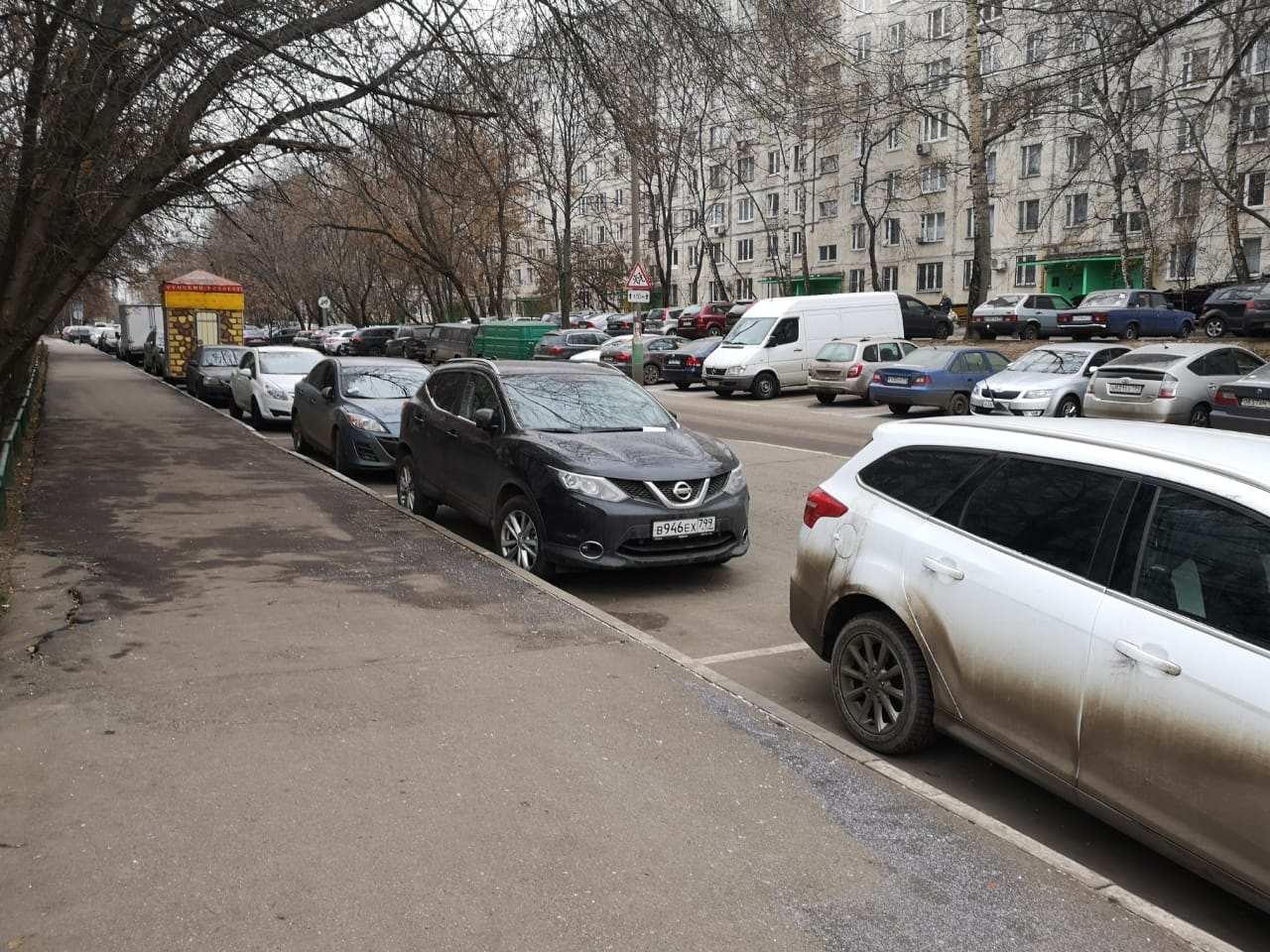 г. Москва, ул. Холмогорская, д. 8-придомовая территория