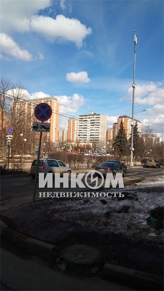 г. Москва, б-р. Черноморский, д. 11, к. 1-придомовая территория