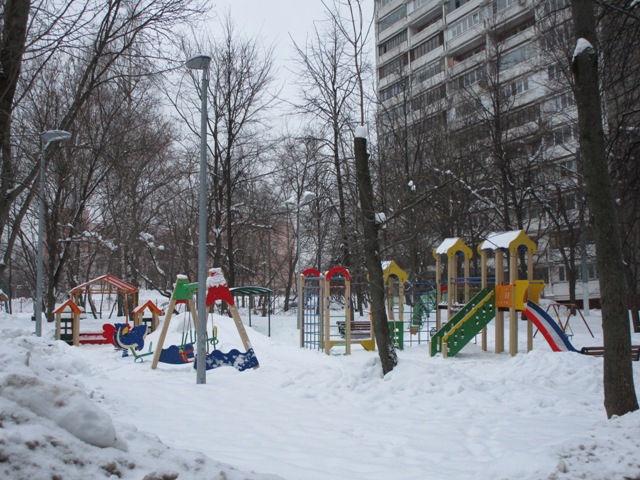 г. Москва, ул. Чечулина, д. 2-придомовая территория