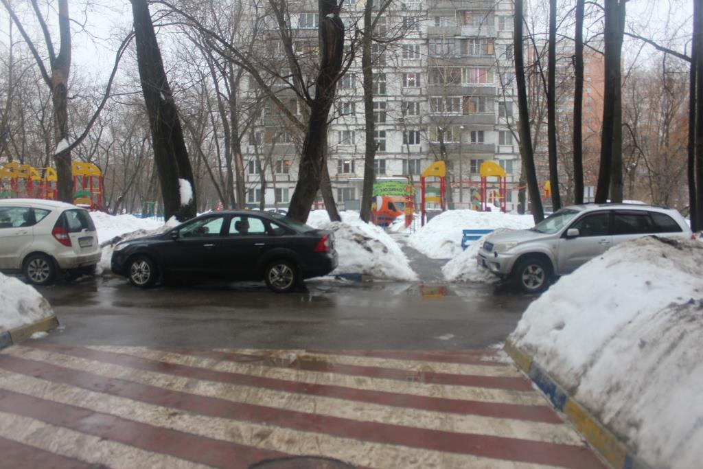 г. Москва, б-р. Чонгарский, д. 23-придомовая территория