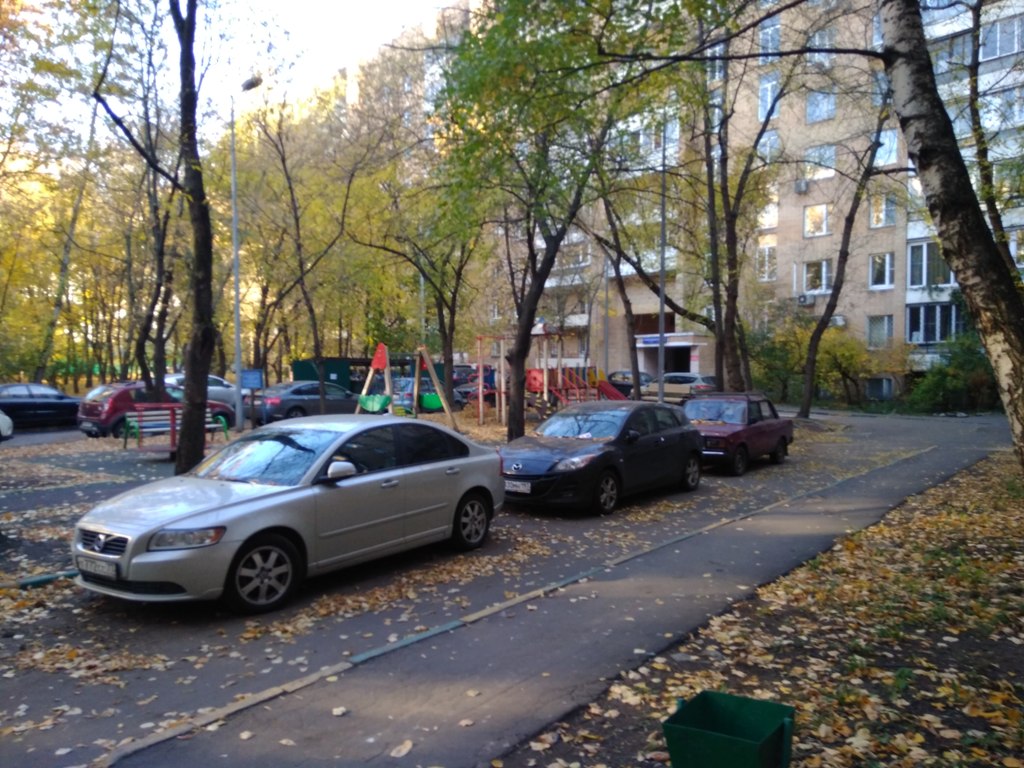 г. Москва, ул. Шумкина, д. 17/16-придомовая территория