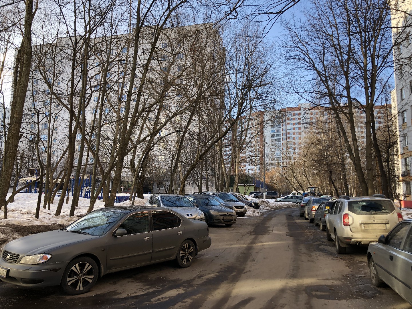 г. Москва, б-р. Яна Райниса, д. 22, к. 2-придомовая территория