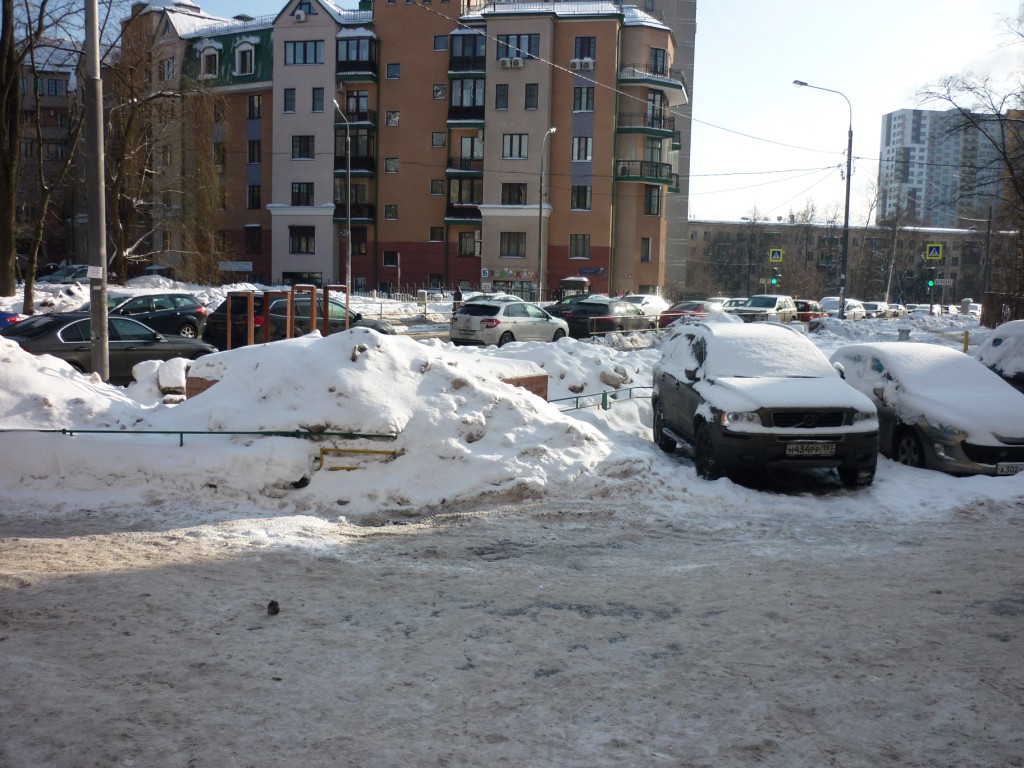 г. Москва, ул. Ярцевская, д. 16-придомовая территория