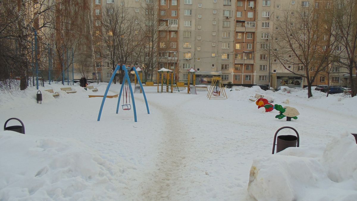 г. Москва, проезд. Ясный, д. 11А-придомовая территория