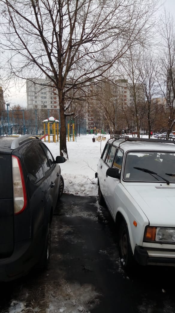 г. Москва, проезд. Ясный, д. 11А-придомовая территория