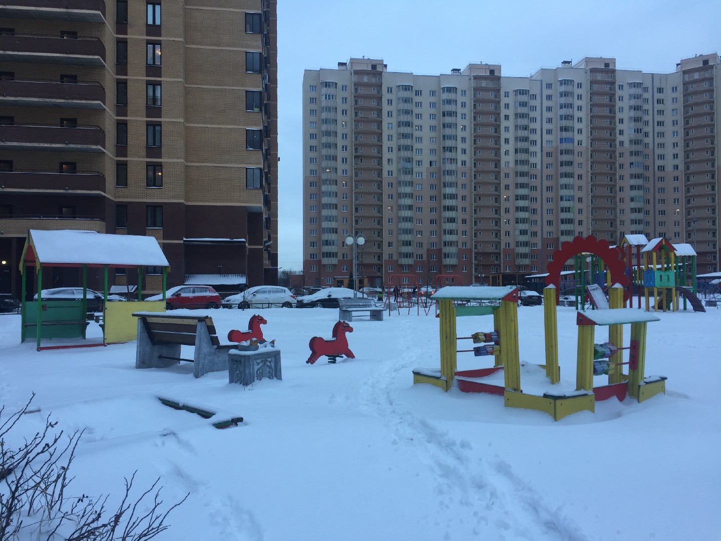 г. Санкт-Петербург, проезд. 5-й Предпортовый, д. 12, к. 2-придомовая территория