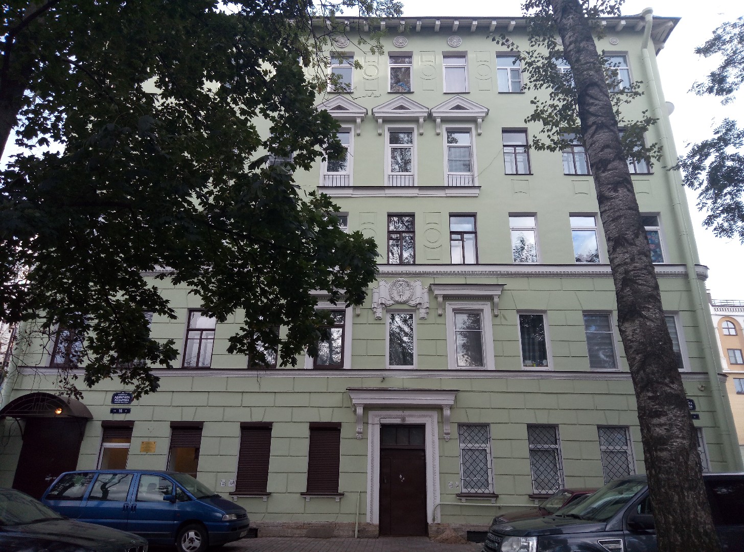г. Санкт-Петербург, наб. Адмирала Лазарева, д. 16, лит. А-фасад здания