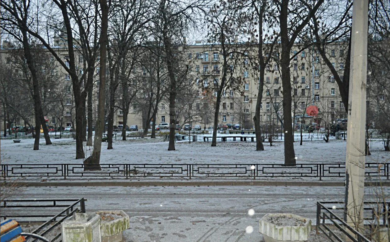 г. Санкт-Петербург, ул. Бассейная, д. 33-придомовая территория