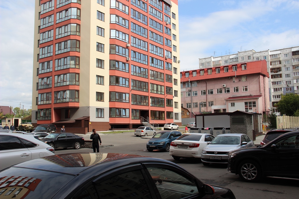 край. Алтайский, г. Барнаул, пр-кт. Комсомольский, д. 44-фасад здания