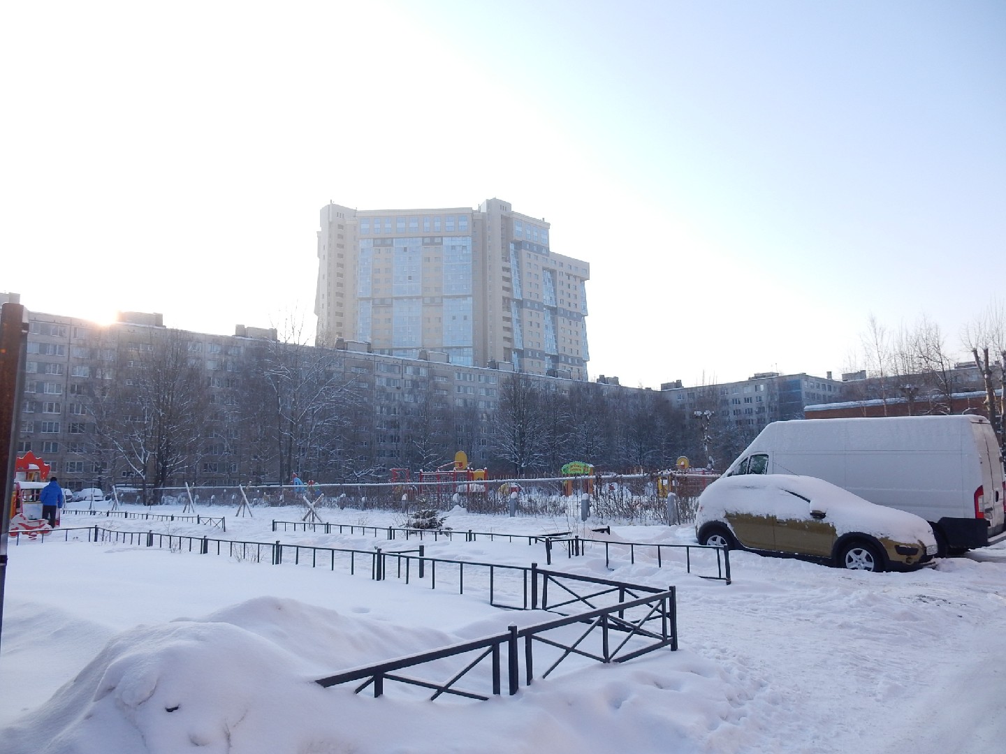 г. Санкт-Петербург, пр-кт. Большевиков, д. 3, к. 2-придомовая территория