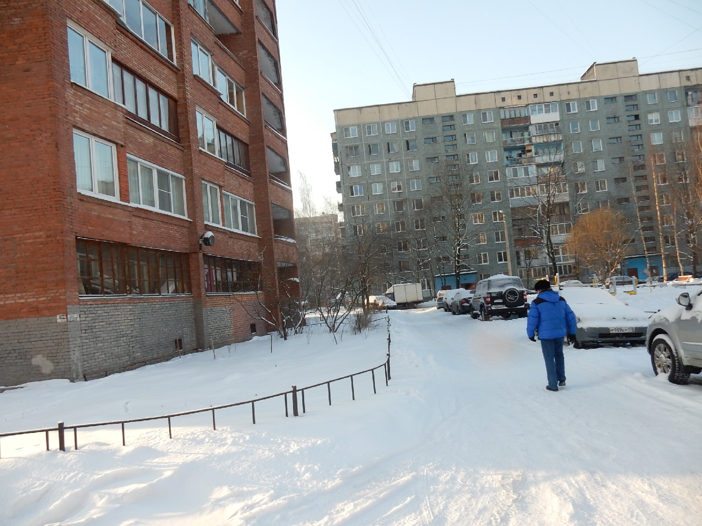 г. Санкт-Петербург, пр-кт. Большевиков, д. 3, к. 2-придомовая территория