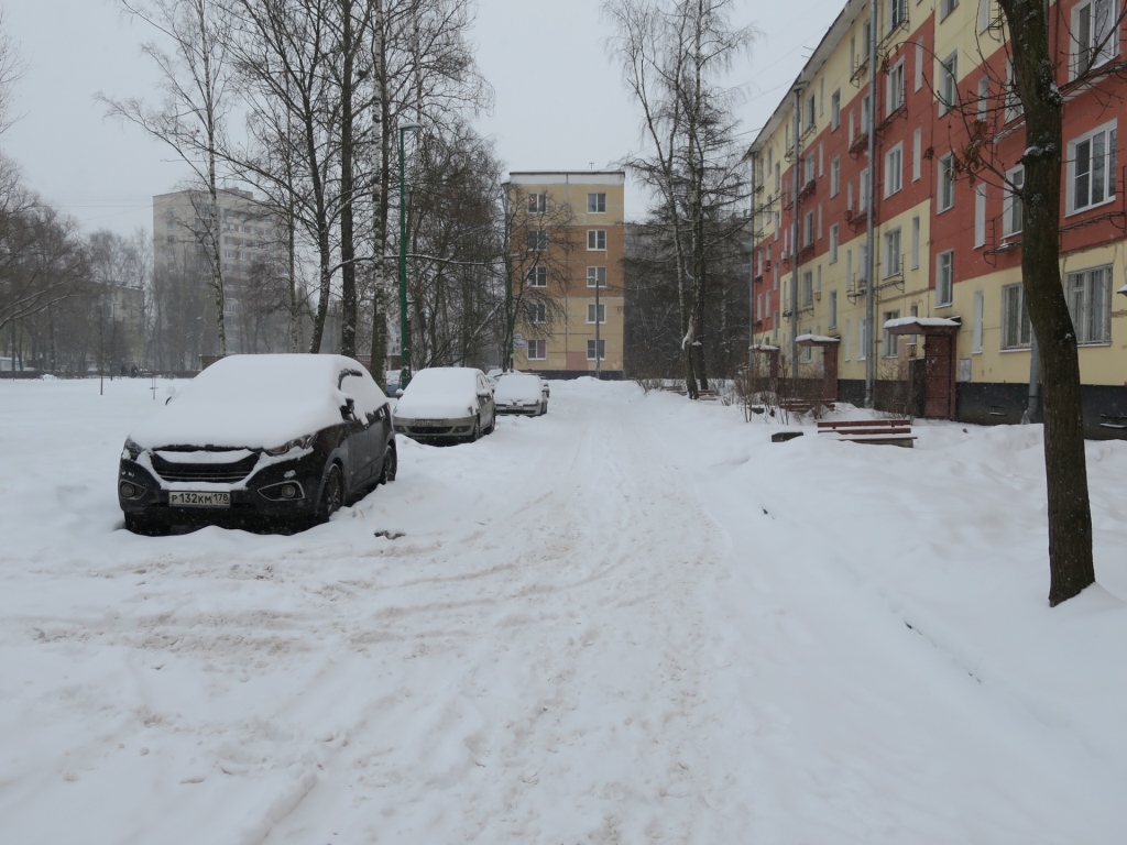 г. Санкт-Петербург, пр-кт. Ветеранов, д. 29, лит. А-придомовая территория