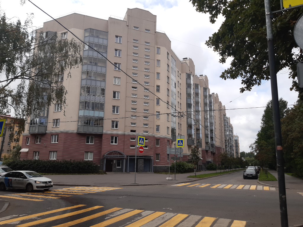 г. Санкт-Петербург, ул. Гладкова, д. 18-фасад здания
