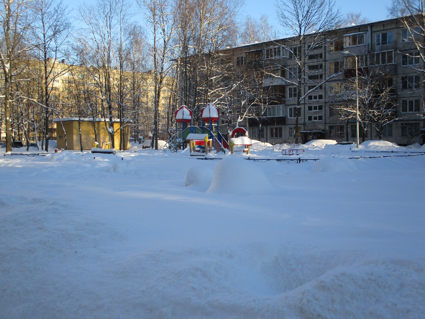 г. Санкт-Петербург, ул. Демьяна Бедного, д. 29-придомовая территория