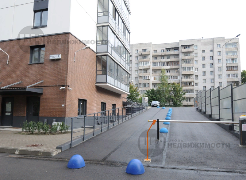 г. Санкт-Петербург, пер. Железнодорожный, д. 8, лит. В-придомовая территория