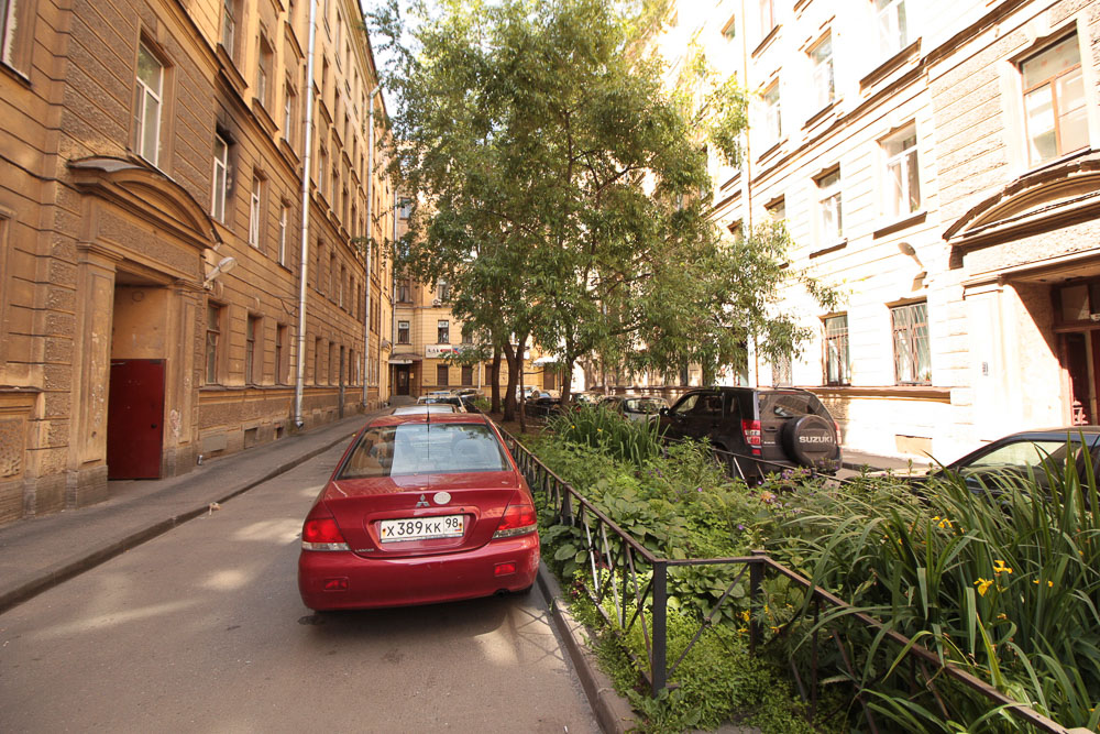 г. Санкт-Петербург, пр-кт. Загородный, д. 21-23, лит. А-придомовая территория