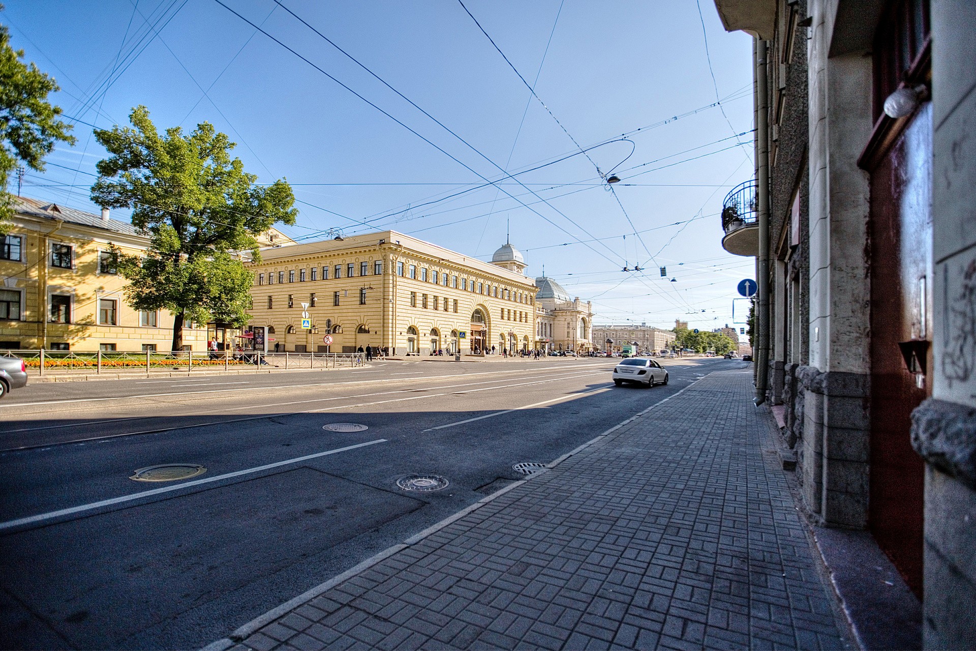 г. Санкт-Петербург, пр-кт. Загородный, д. 45-придомовая территория