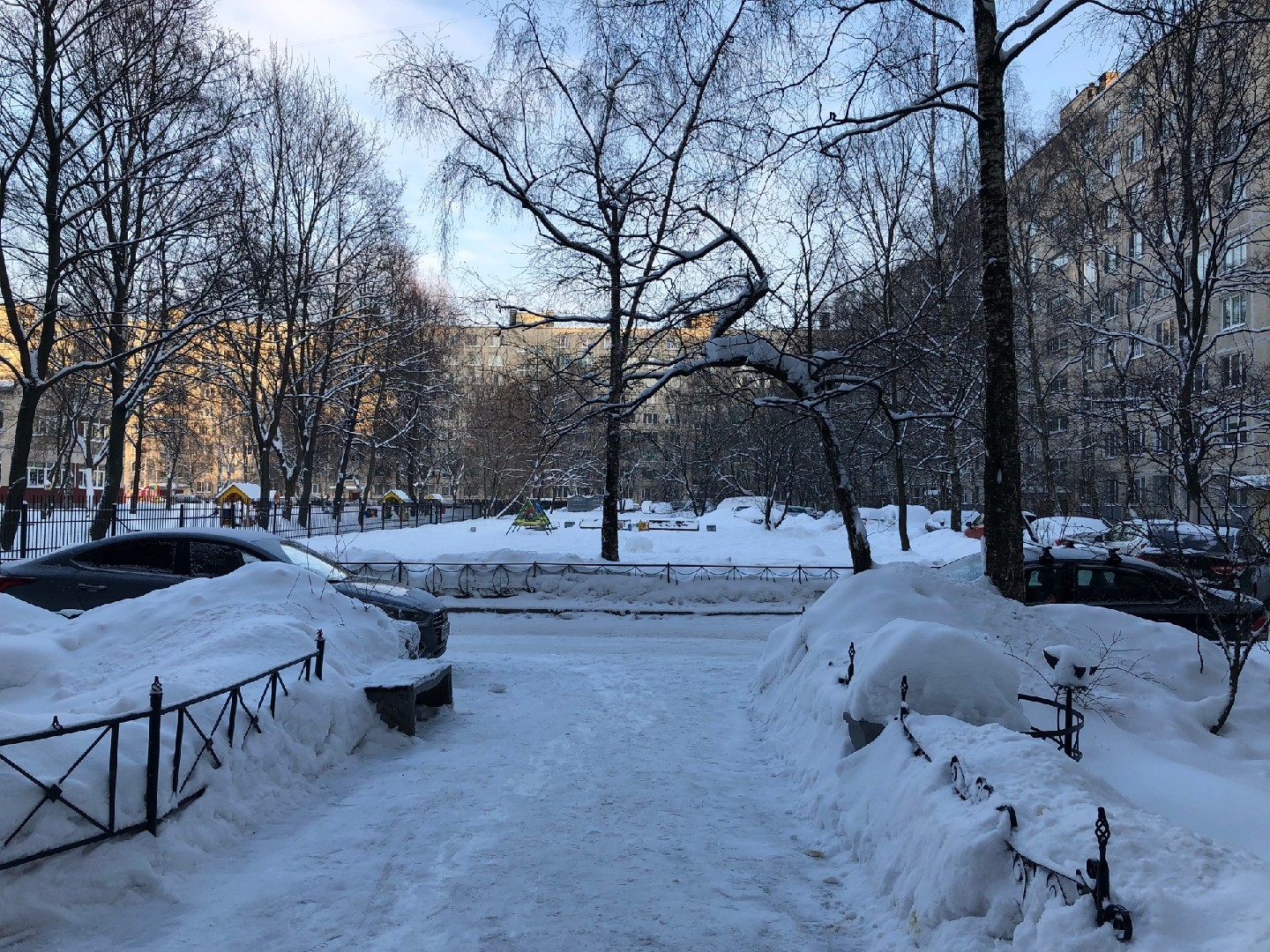 г. Санкт-Петербург, б-р. Загребский, д. 7, к. 1-придомовая территория