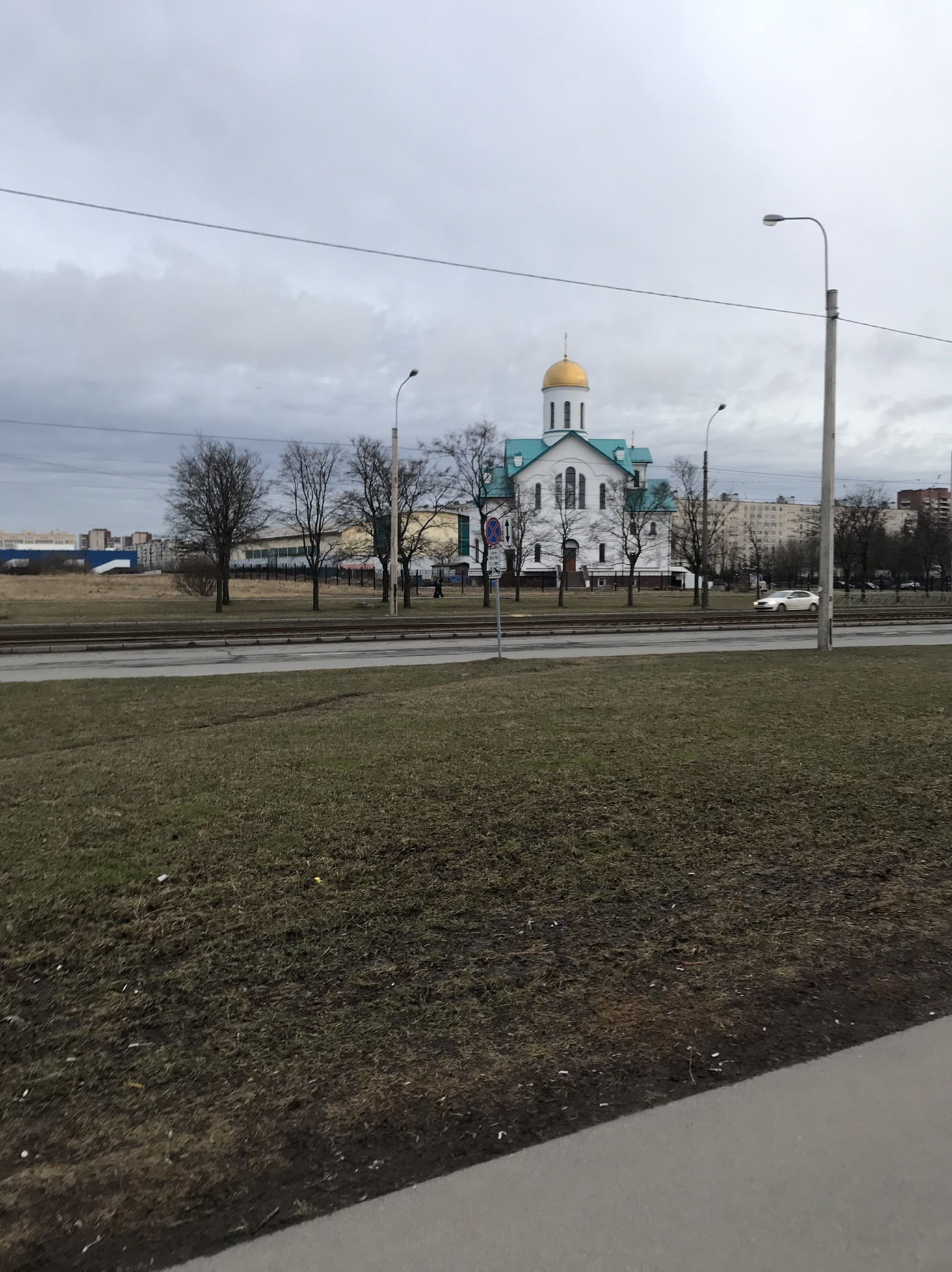 г. Санкт-Петербург, б-р. Загребский, д. 27/16-придомовая территория