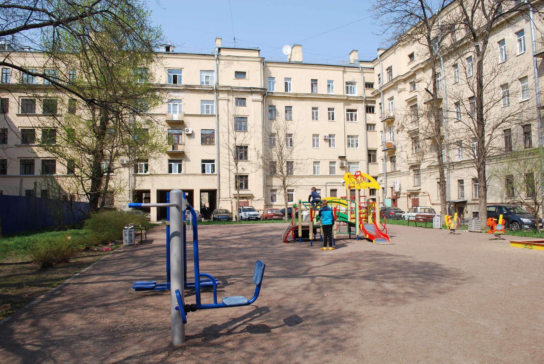 г. Санкт-Петербург, пр-кт. Заневский, д. 7/7, лит.А-придомовая территория