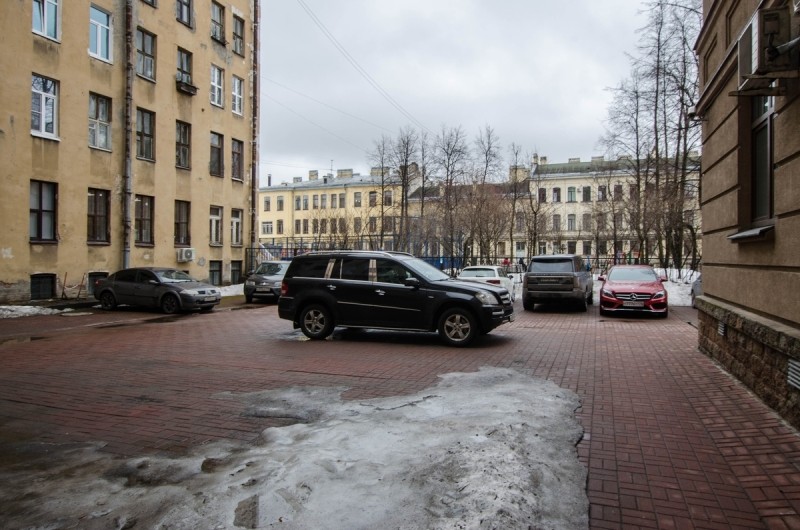 г. Санкт-Петербург, ул. Исполкомская, д. 3-придомовая территория