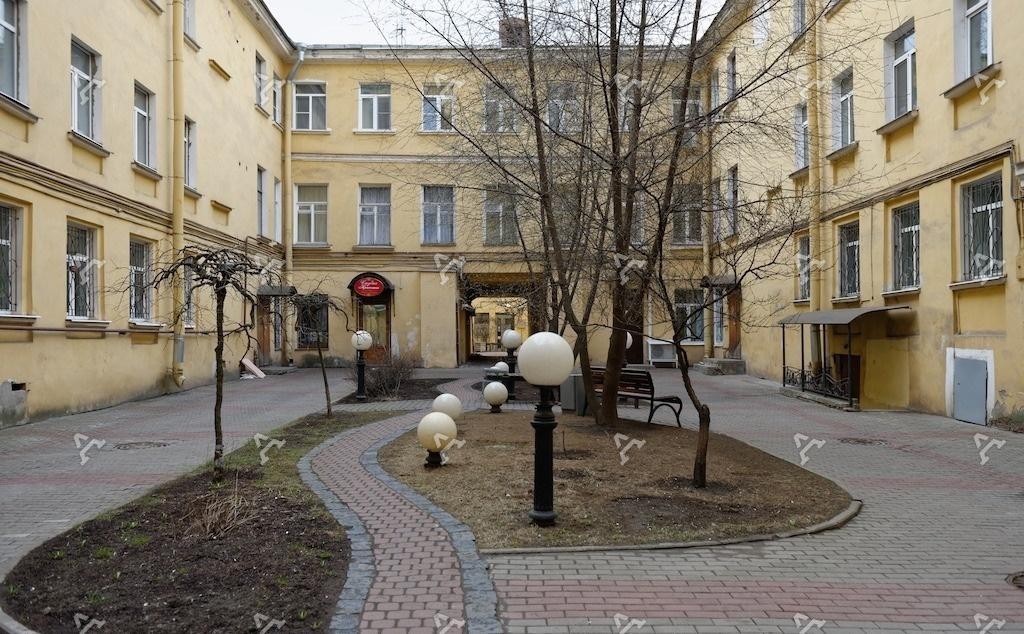 г. Санкт-Петербург, ул. Караванная, д. 7, лит. А-придомовая территория