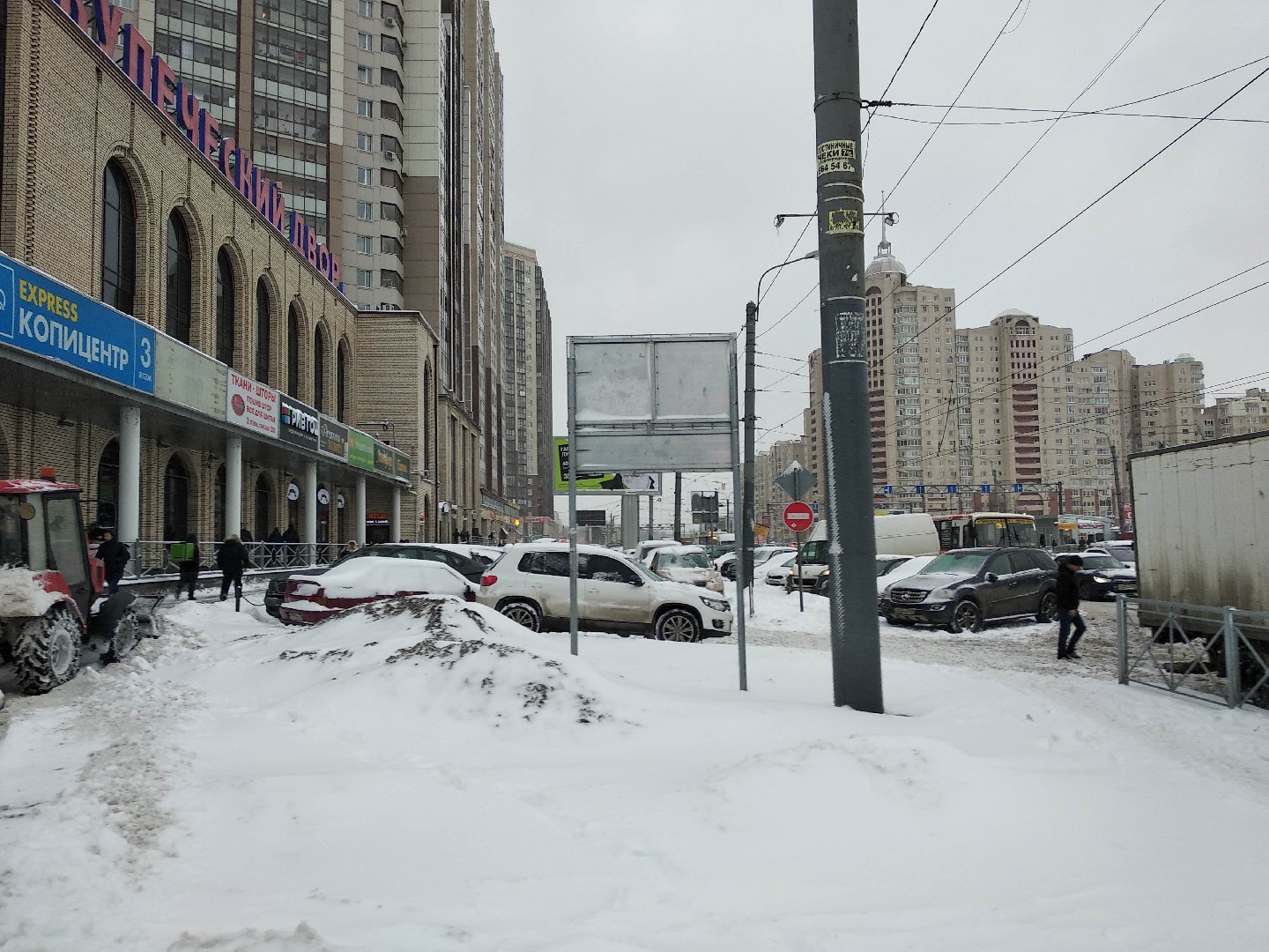 г. Санкт-Петербург, пр-кт. Коломяжский, д. 15, к. 2-придомовая территория