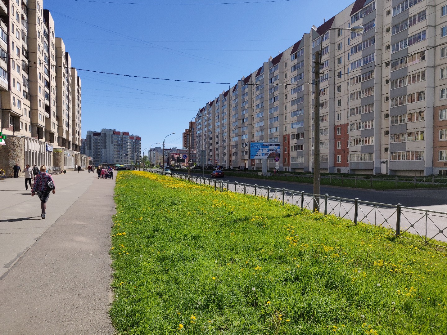 г. Санкт-Петербург, г. Колпино, ул. Ижорского Батальона, д. 7-придомовая территория