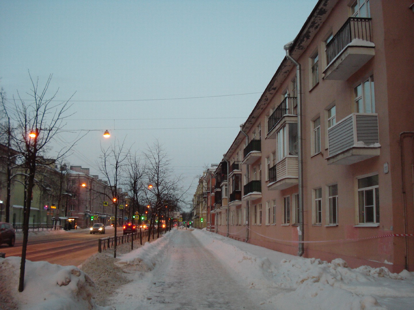 г. Санкт-Петербург, г. Колпино, пр-кт. Ленина, д. 11-придомовая территория