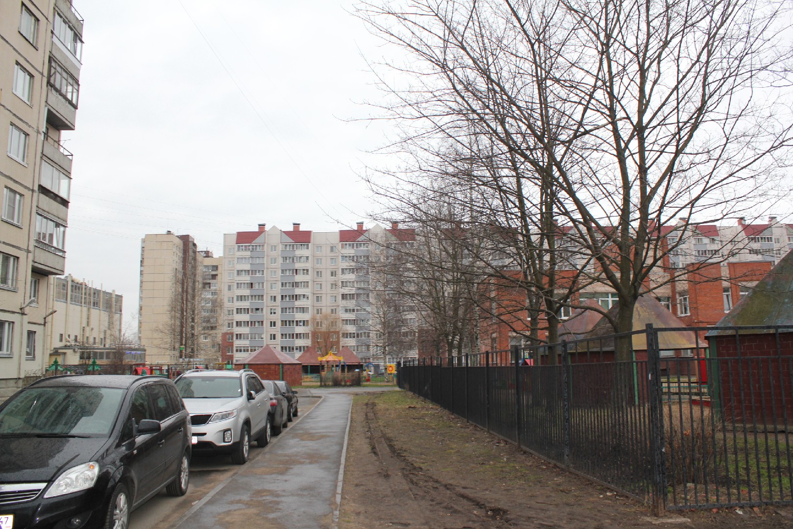 г. Санкт-Петербург, г. Колпино, ул. Московская, д. 3-придомовая территория