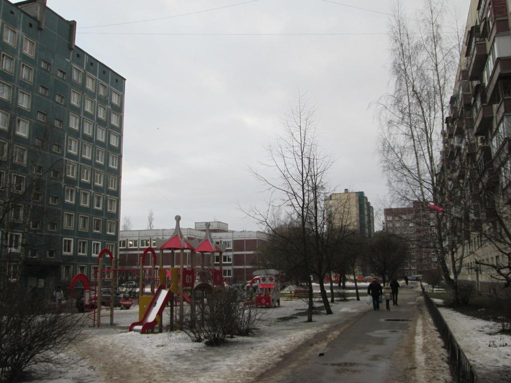 г. Санкт-Петербург, г. Колпино, ул. Октябрьская, д. 61-придомовая территория