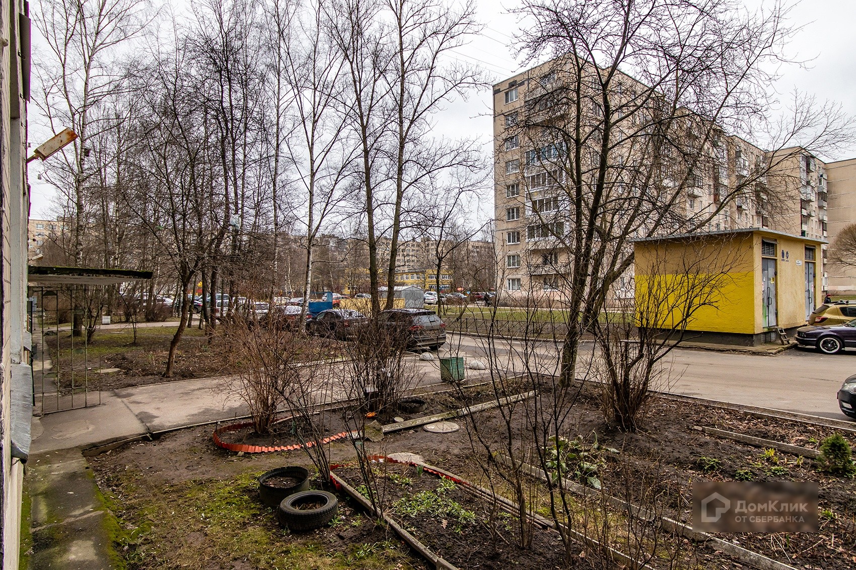 г. Санкт-Петербург, г. Колпино, б-р. Трудящихся, д. 2-придомовая территория