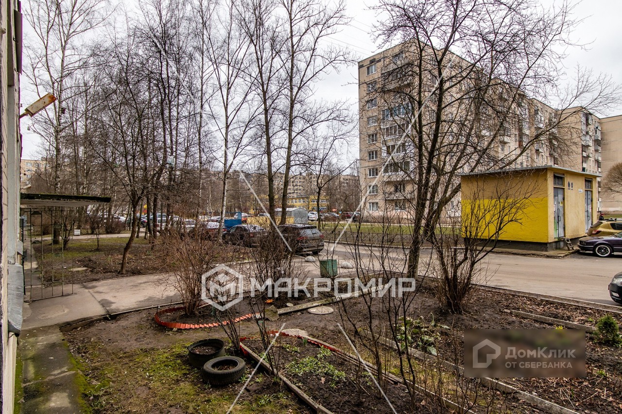 г. Санкт-Петербург, г. Колпино, б-р. Трудящихся, д. 2-придомовая территория