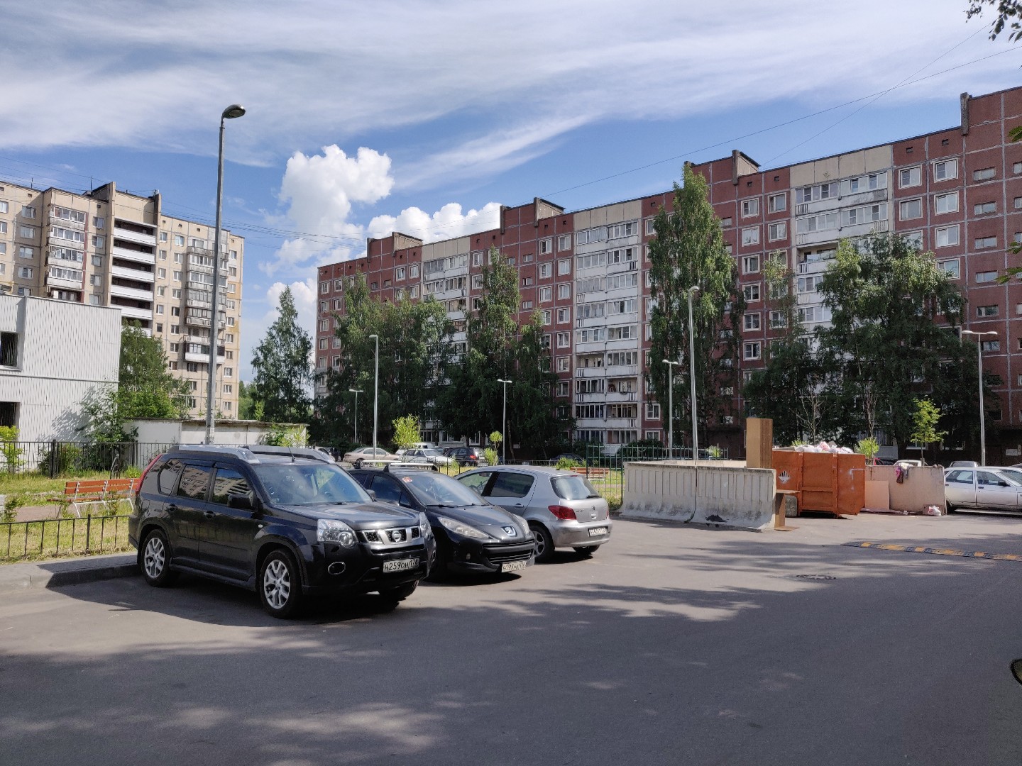 г. Санкт-Петербург, г. Колпино, б-р. Трудящихся, д. 30-придомовая территория