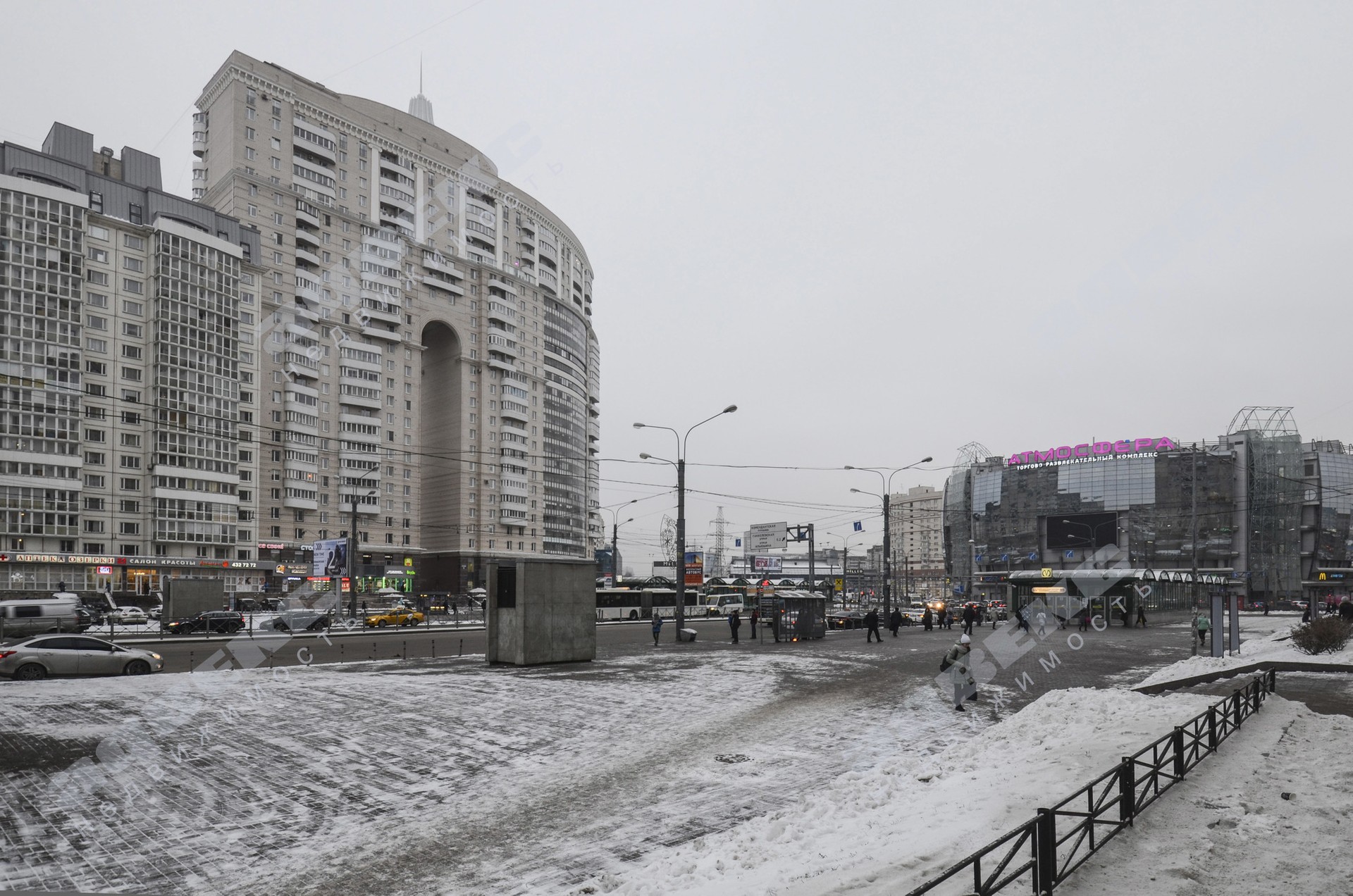 г. Санкт-Петербург, пр-кт. Комендантский, д. 13, к. 1-придомовая территория