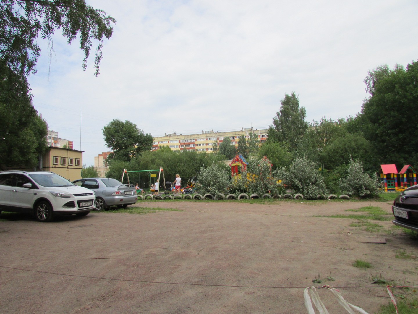 г. Санкт-Петербург, ул. Композиторов, д. 20, к. 1, лит. А-придомовая территория