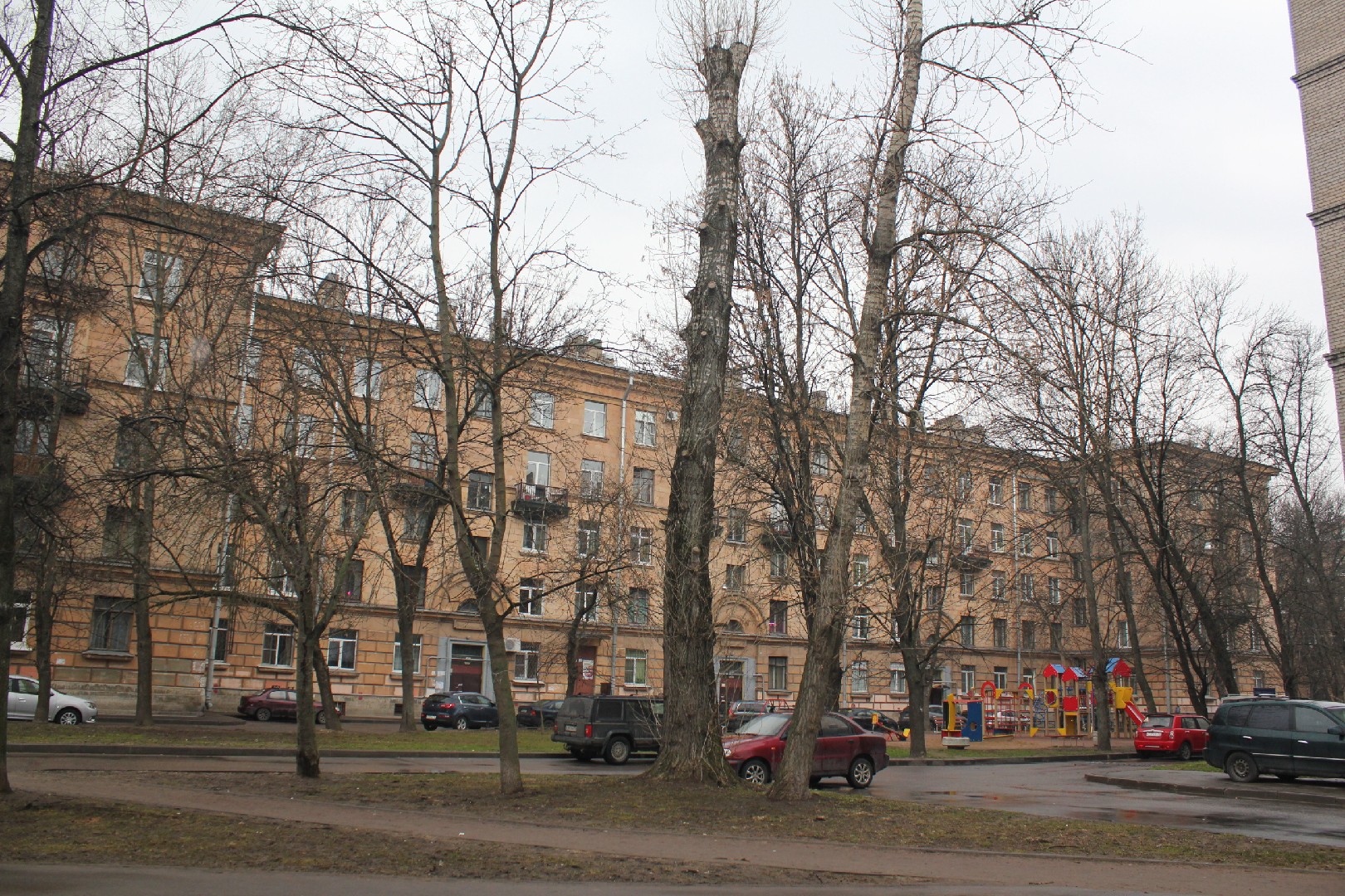 г. Санкт-Петербург, пр-кт. Кондратьевский, д. 61, лит. А-придомовая территория