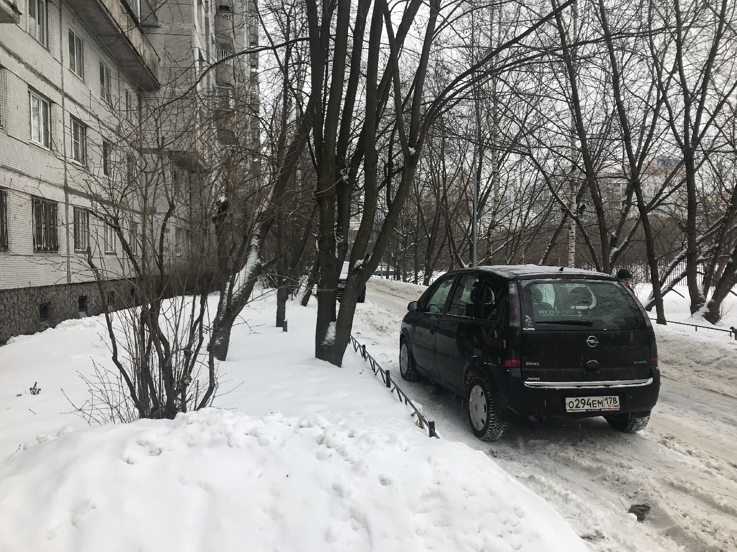 г. Санкт-Петербург, ул. Кораблестроителей, д. 38, к. 3-придомовая территория