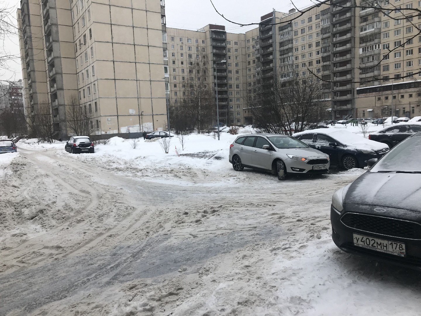 г. Санкт-Петербург, ул. Кораблестроителей, д. 38, к. 3-придомовая территория