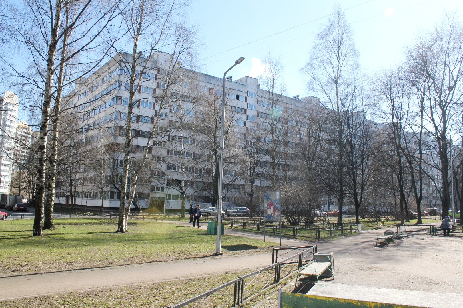 г. Санкт-Петербург, пр-кт. Королева, д. 19-придомовая территория