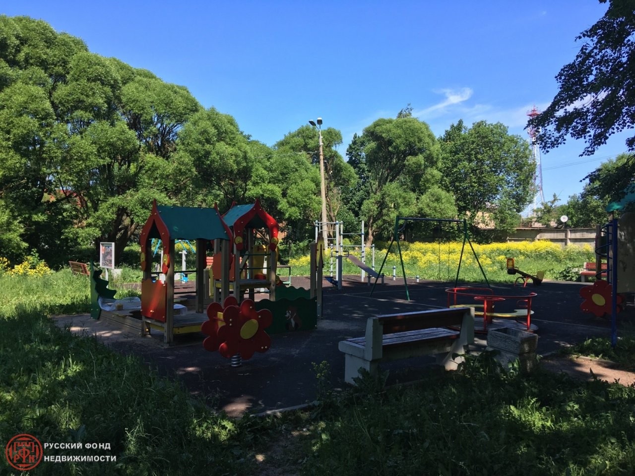 г. Санкт-Петербург, г. Красное Село, пр-кт. Ленина, д. 89-придомовая территория